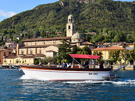 Bee Boat - gita in barca Lago di Garda